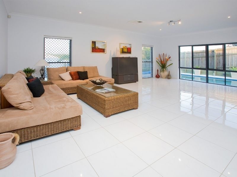 220 LAKESIDE AV, Springfield Lakes QLD 4300