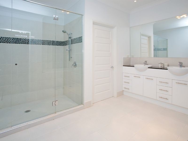 220 LAKESIDE AV, Springfield Lakes QLD 4300