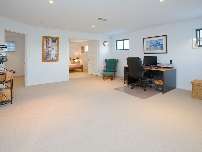 220 LAKESIDE AV, Springfield Lakes QLD 4300
