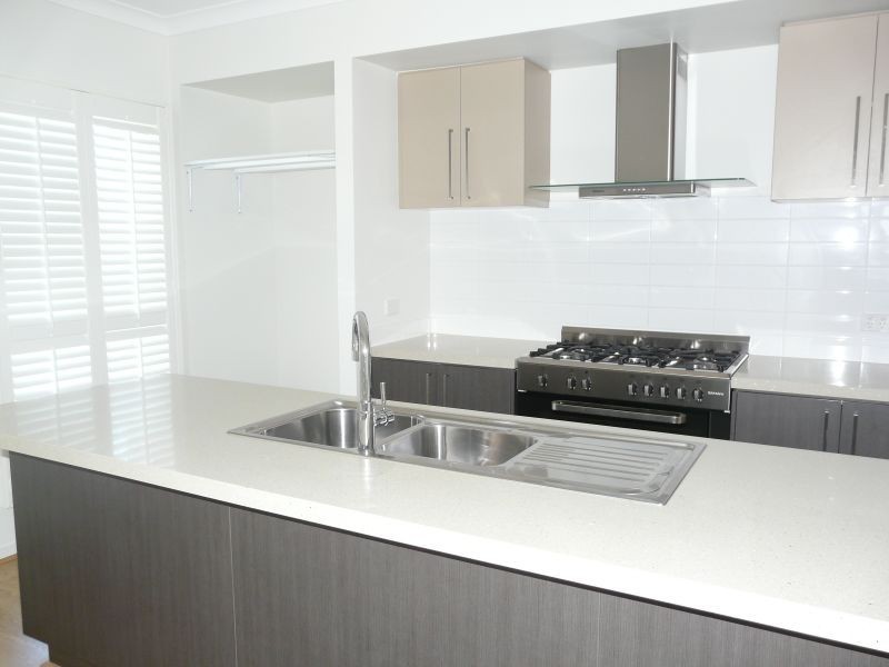 18 Glen Echo Street, Springfield Lakes QLD 4300