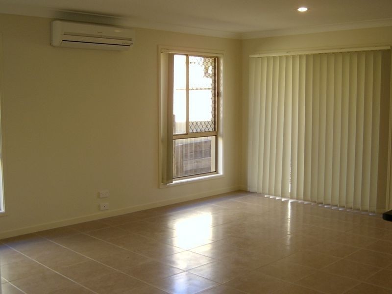 35 Lakes Entrance Drive, Springfield Lakes QLD 4300