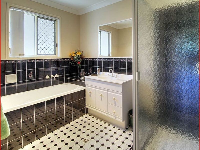 1 Oleander Cct, Springfield QLD 4300