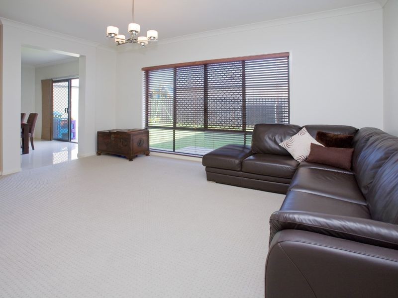 18 Mcauley Crescent, Bellbird Park QLD 4300