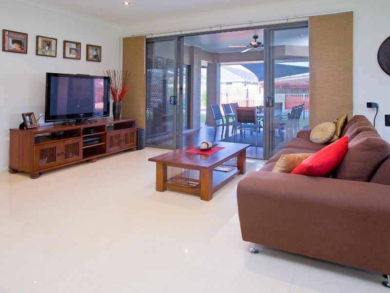 18 Mcauley Crescent, Bellbird Park QLD 4300