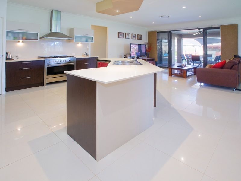 18 Mcauley Crescent, Bellbird Park QLD 4300