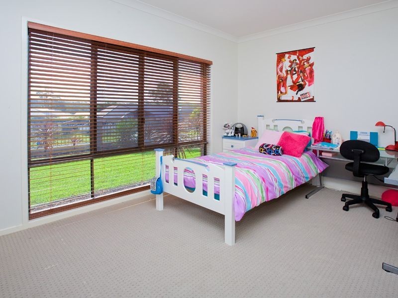 18 Mcauley Crescent, Bellbird Park QLD 4300