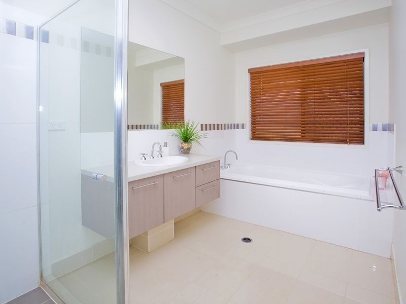 18 Mcauley Crescent, Bellbird Park QLD 4300