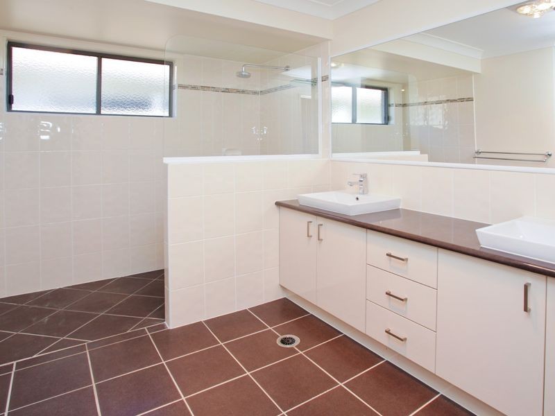 4 Avalon Close, Bellbird Park QLD 4300