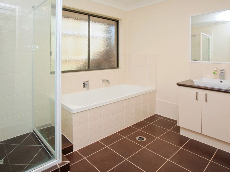 4 Avalon Close, Bellbird Park QLD 4300
