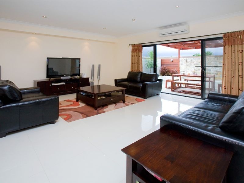 17 Cascades Street, Springfield Lakes QLD 4300