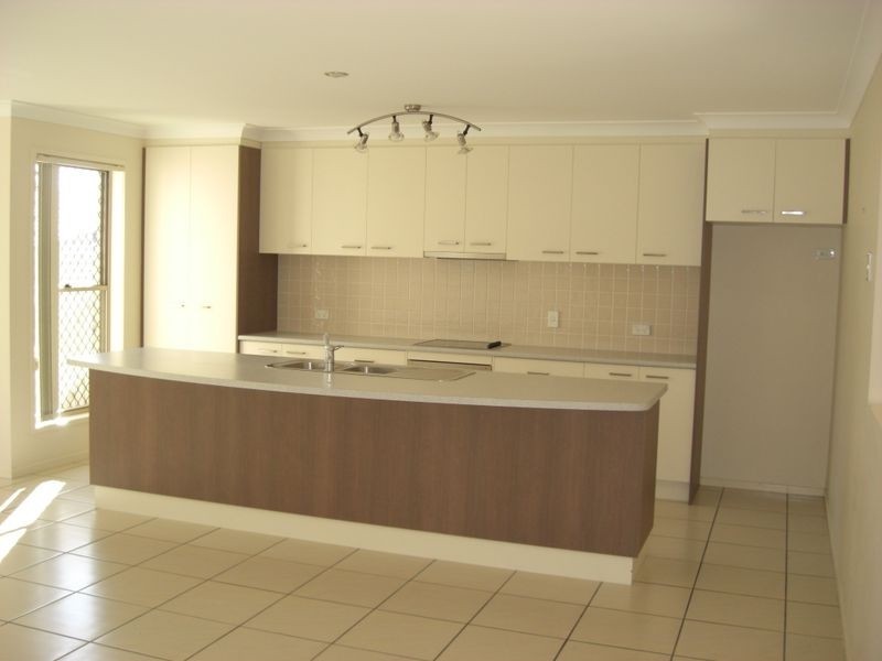 41 Viewpoint Drive, Springfield Lakes QLD 4300