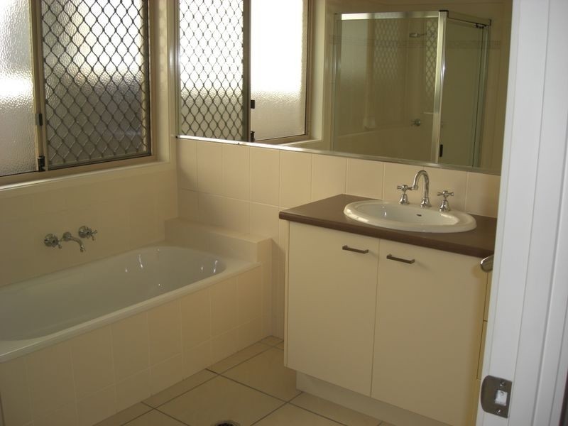 41 Viewpoint Drive, Springfield Lakes QLD 4300