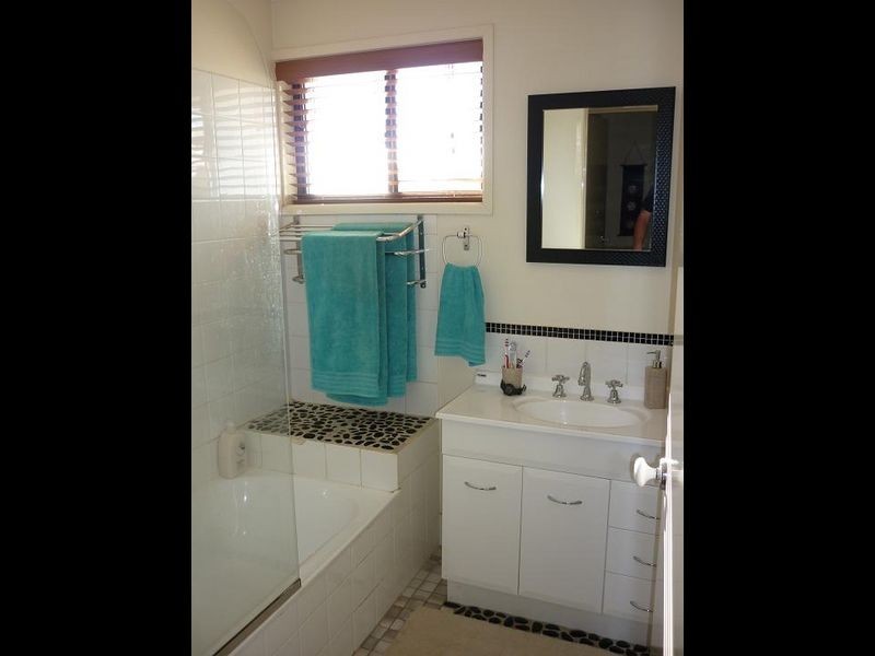 8 Chiffley Ct, Collingwood Park QLD 4301