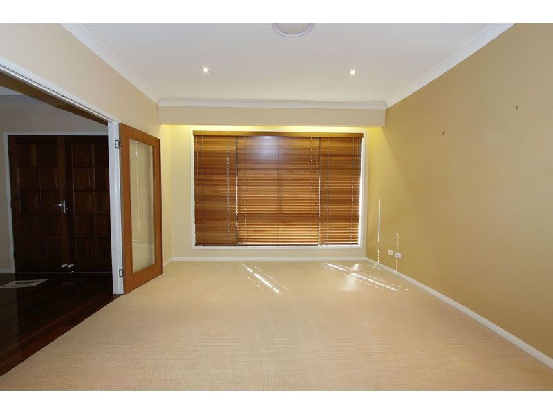 3 Fernbrook Close, Brookwater QLD 4300