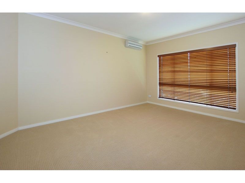 3 Fernbrook Close, Brookwater QLD 4300