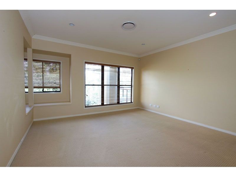3 Fernbrook Close, Brookwater QLD 4300