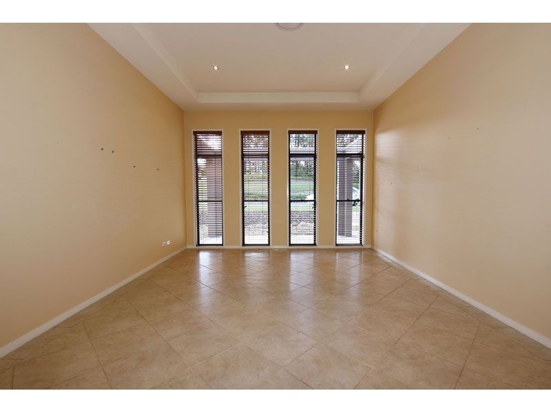 3 Fernbrook Close, Brookwater QLD 4300
