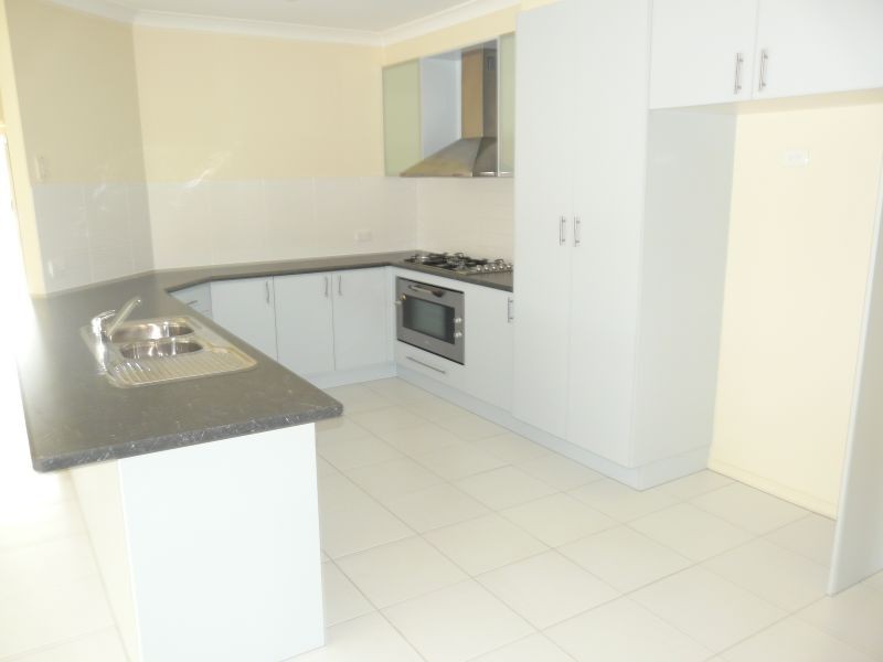 8 Berkeley Circuit, Bellbird Park QLD 4300