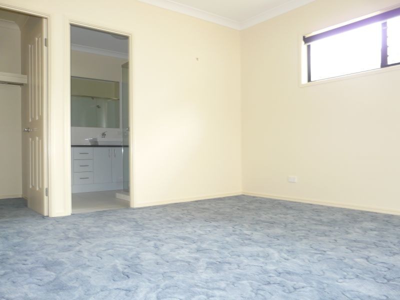 8 Berkeley Circuit, Bellbird Park QLD 4300