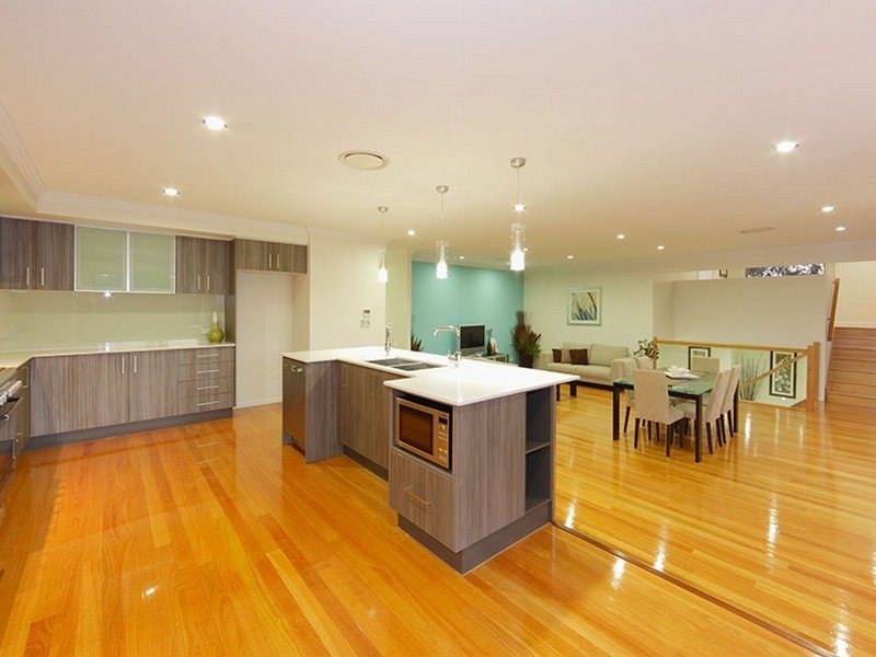 8 Crest Ridge Pde, Brookwater QLD 4300