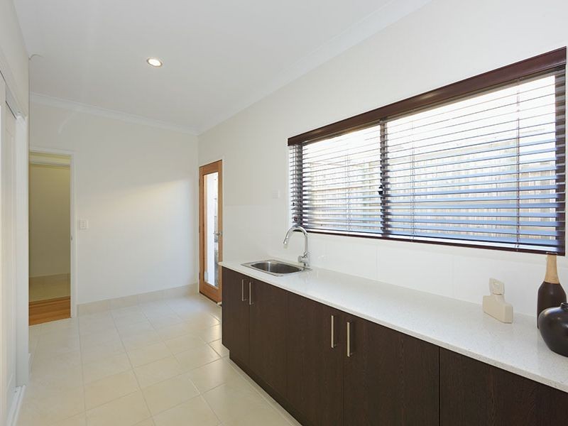 8 Crest Ridge Pde, Brookwater QLD 4300