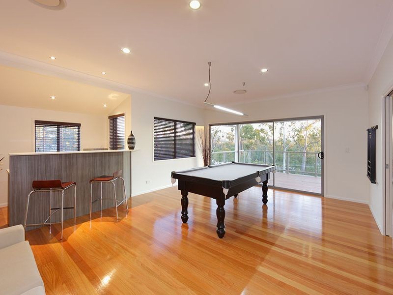 8 Crest Ridge Pde, Brookwater QLD 4300