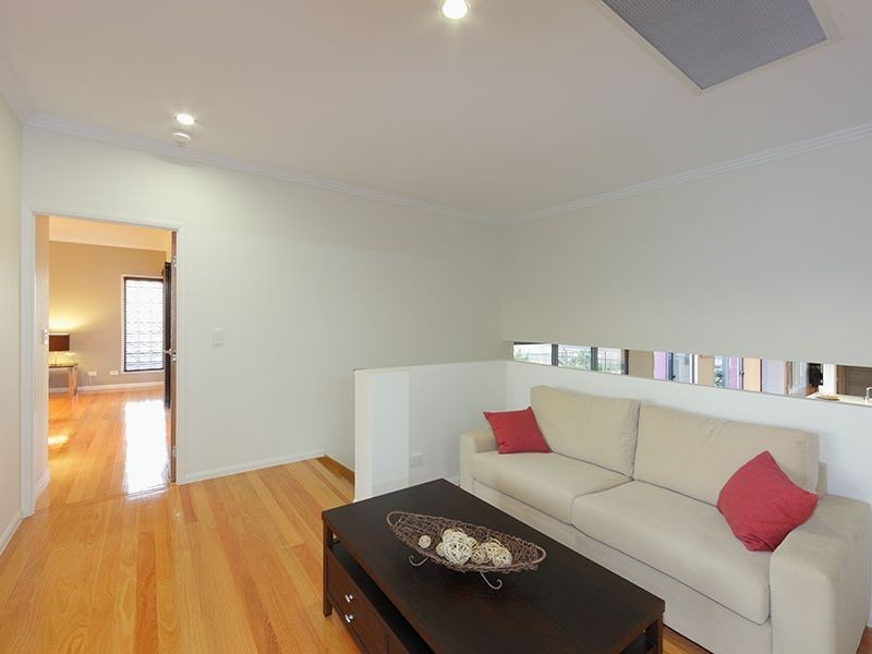 8 Crest Ridge Pde, Brookwater QLD 4300