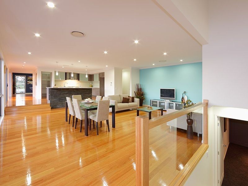 8 Crest Ridge Pde, Brookwater QLD 4300