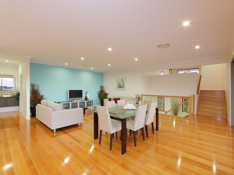 8 Crest Ridge Pde, Brookwater QLD 4300