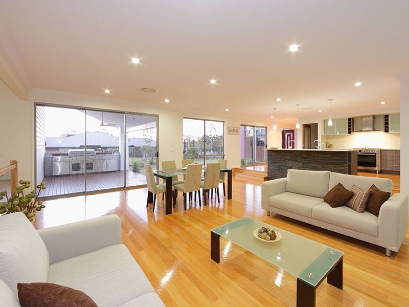 8 Crest Ridge Pde, Brookwater QLD 4300