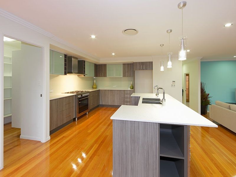 8 Crest Ridge Pde, Brookwater QLD 4300