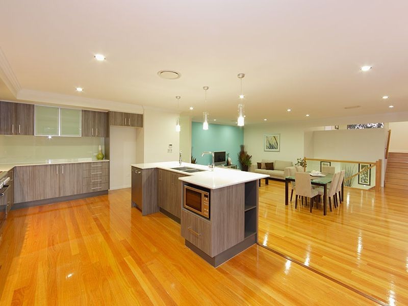 8 Crest Ridge Pde, Brookwater QLD 4300