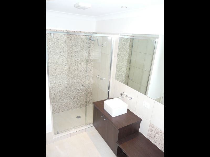 8 Crest Ridge Pde, Brookwater QLD 4300