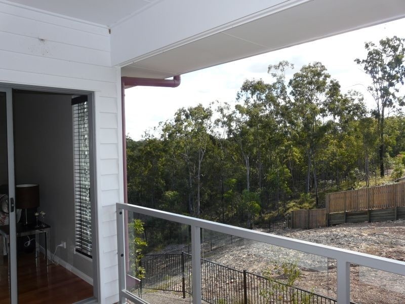 8 Crest Ridge Pde, Brookwater QLD 4300