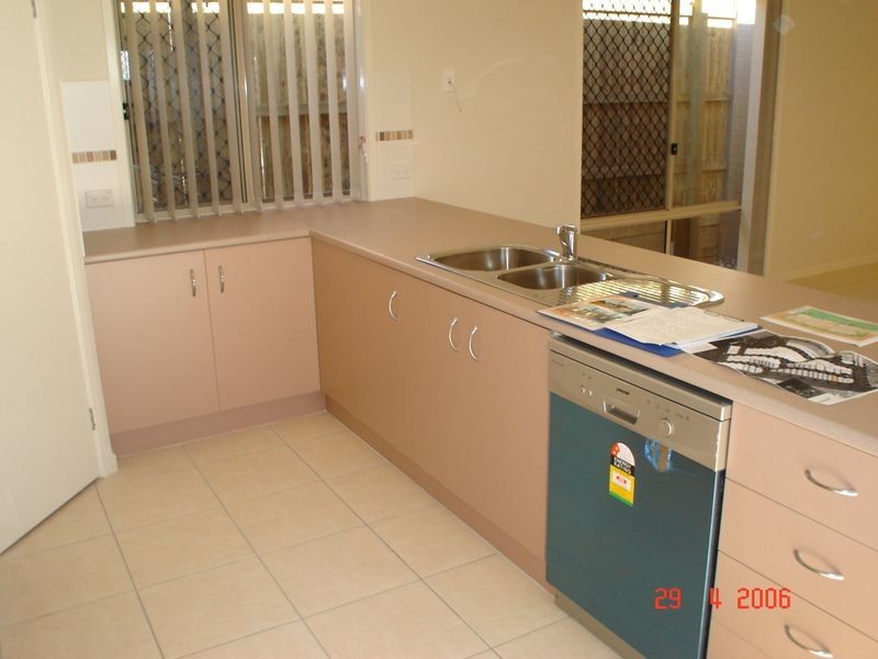 19 Freesia Place, Springfield Lakes QLD 4300