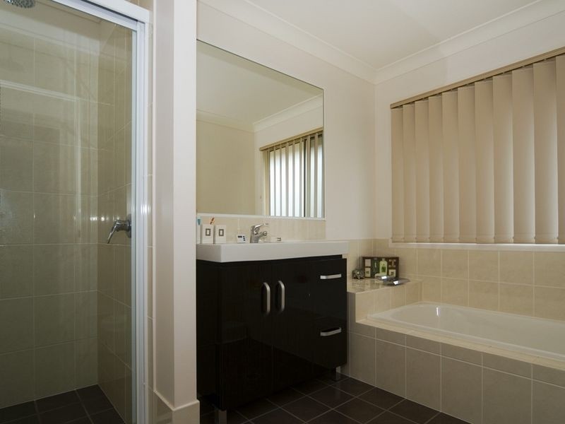 61 Highlands Terrace, Springfield Lakes QLD 4300