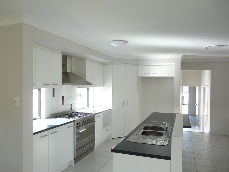 10 Ambrose Dr, Bellbird Park QLD 4300