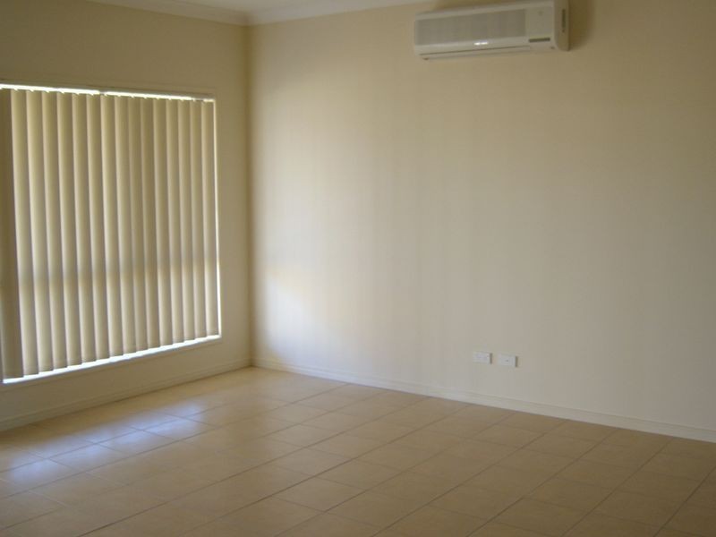 8 Wharf Court, Springfield Lakes QLD 4300