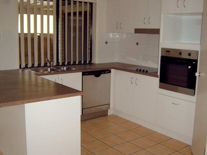 135 Lakeside Avenue, Springfield Lakes QLD 4300