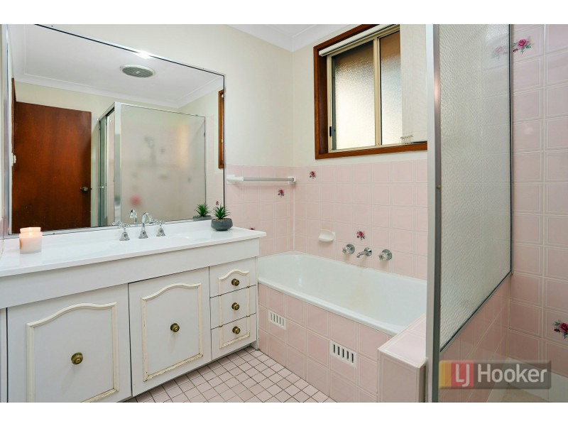 17 Hawkesworth Parade, Kings Langley NSW 2147