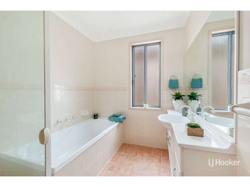 27 Tomko Grove, Parklea NSW 2768