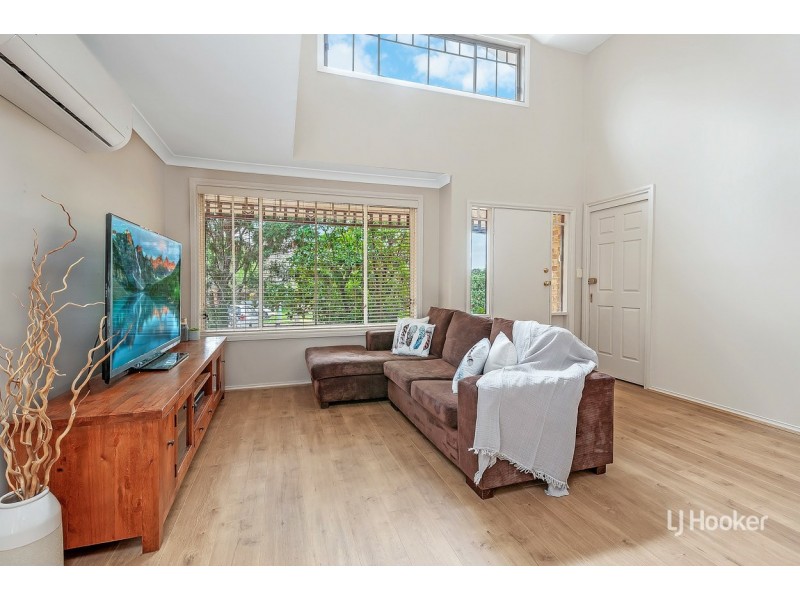 4 Mazari Grove, Stanhope Gardens NSW 2768