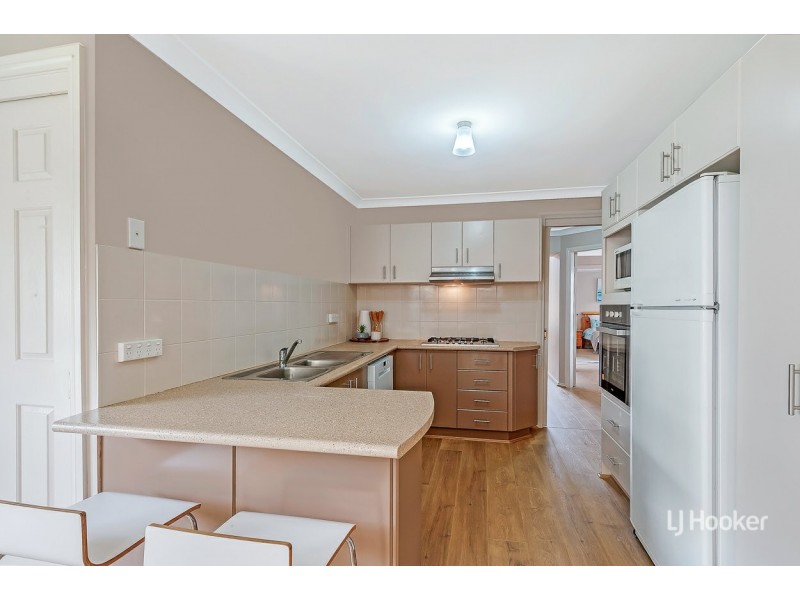 4 Mazari Grove, Stanhope Gardens NSW 2768