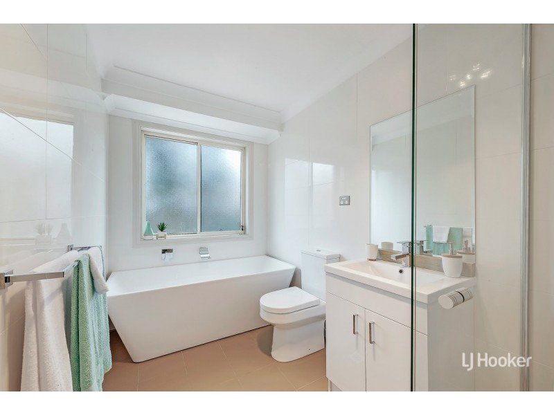 4 Mazari Grove, Stanhope Gardens NSW 2768