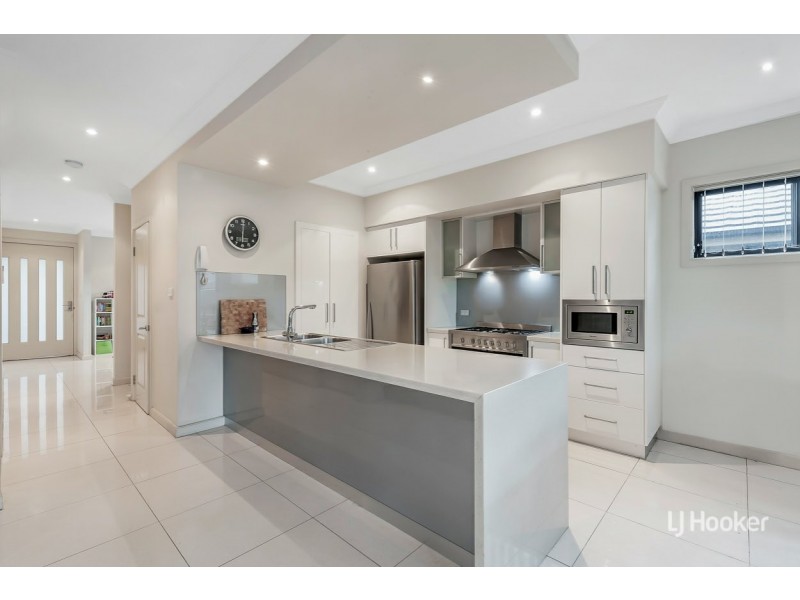 6 Whale Court, Stanhope Gardens NSW 2768