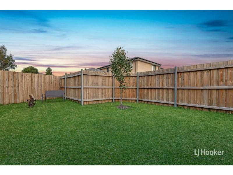 16 Lyrebird Crescent, The Ponds NSW 2769