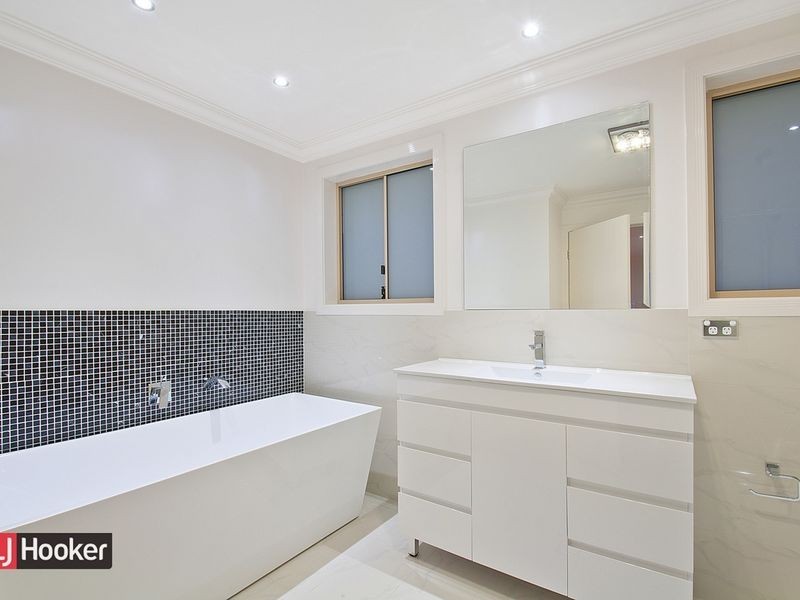 33 Edgewood Drive, Stanhope Gardens NSW 2768