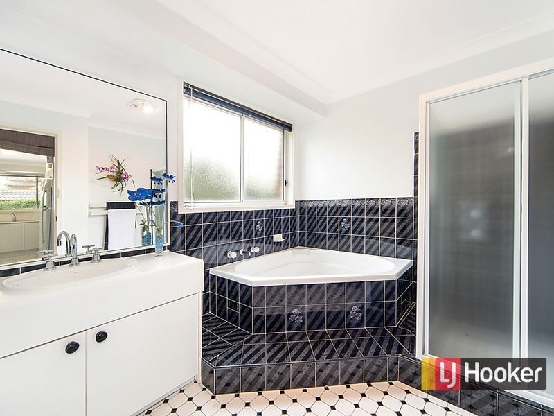 15 Ealing Place, Quakers Hill NSW 2763