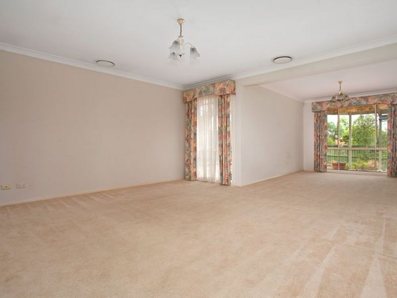 8 Kinaldy Crescent, Kellyville NSW 2155