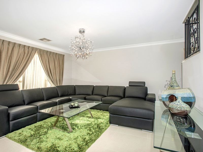 8 Brent Place, Stanhope Gardens NSW 2768